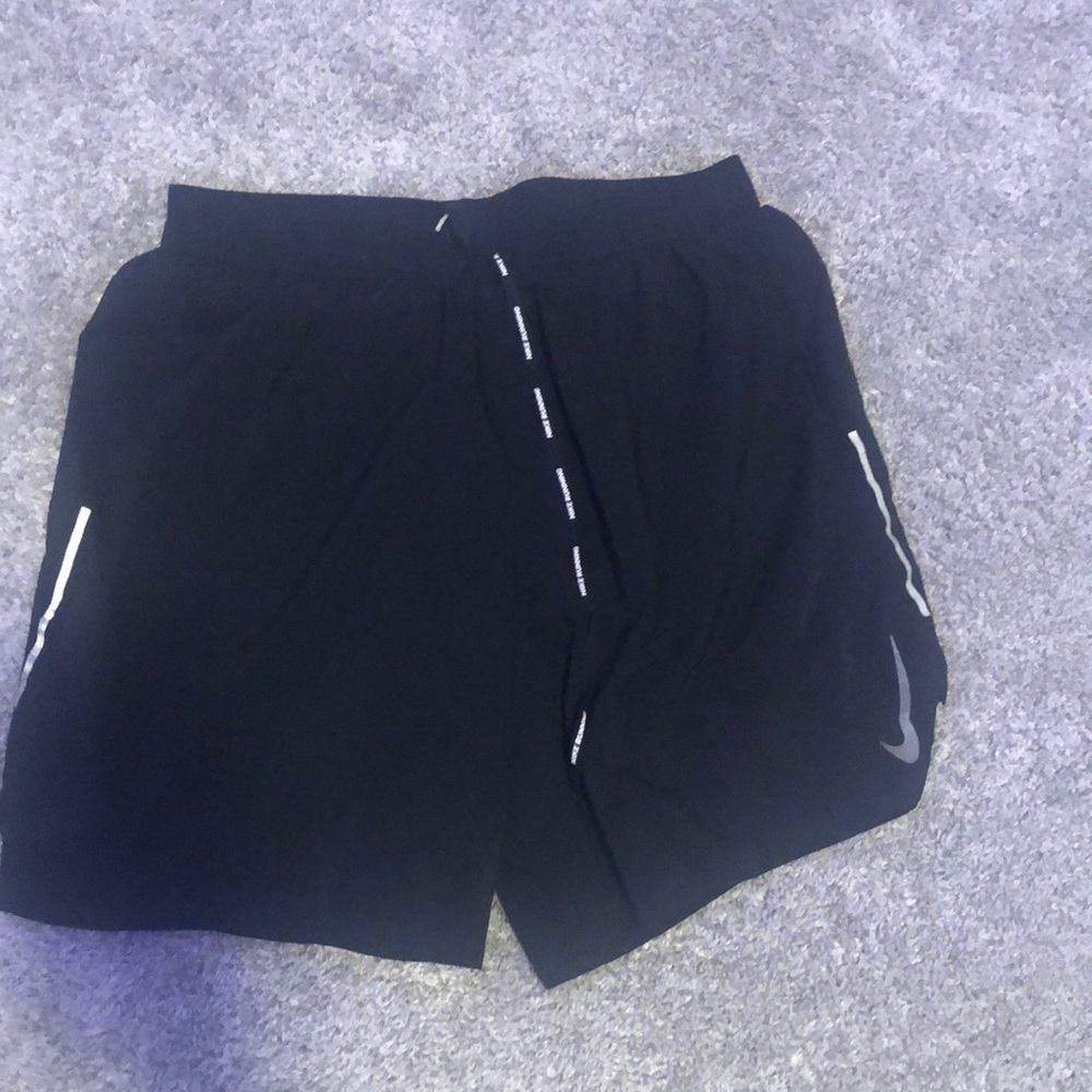 Black Nike shorts size large